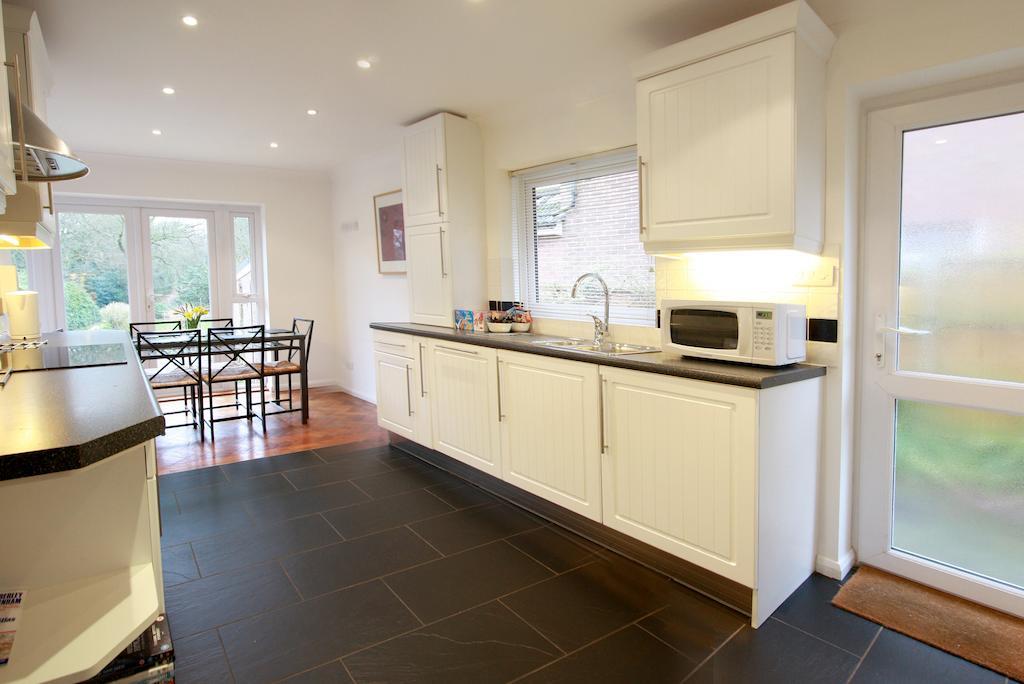 Abacus Bed And Breakfast, Blackwater, Hampshire 캠벌리 외부 사진